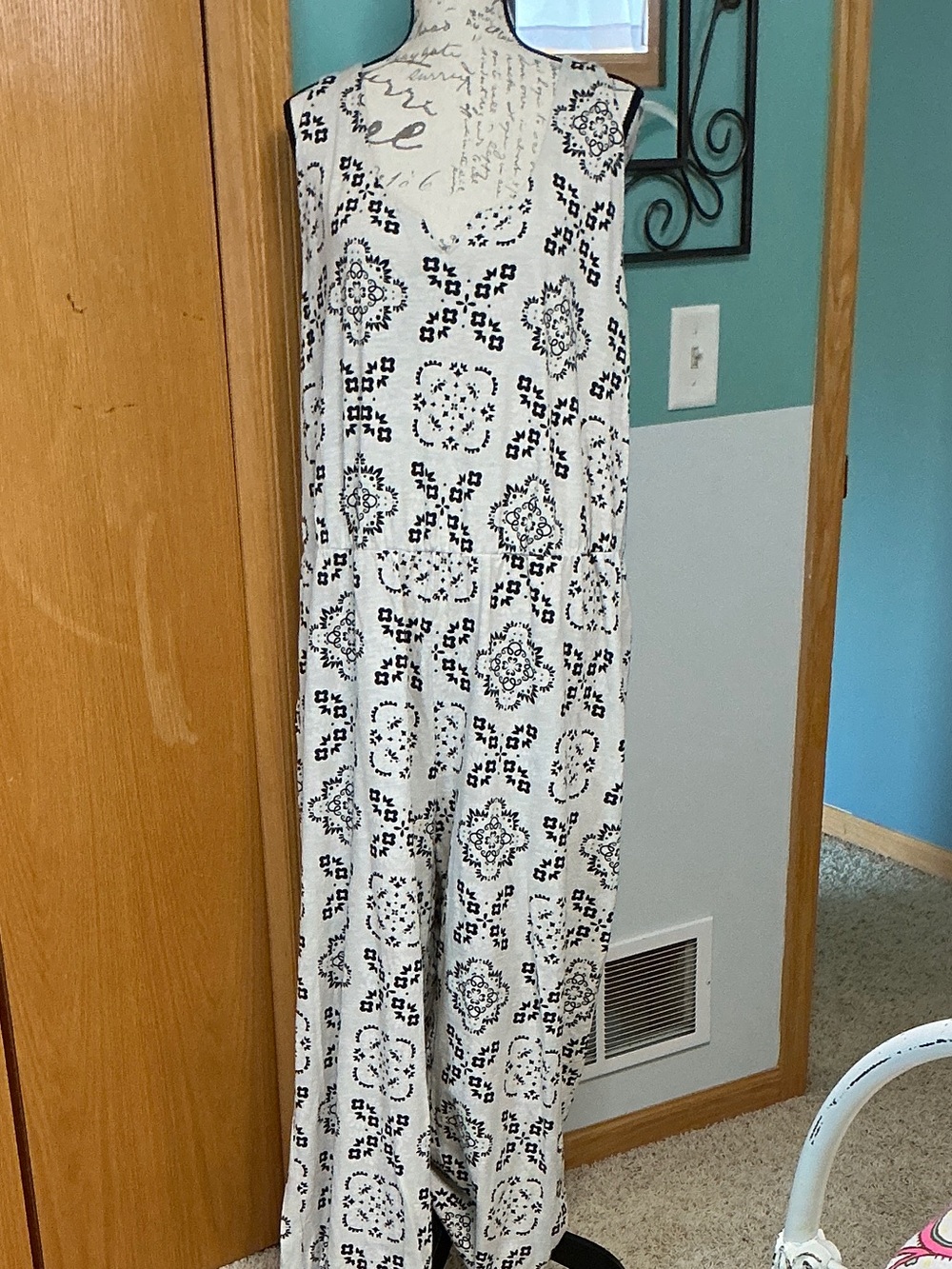 Women's White Patterned Wide-Leg Jumpsuit